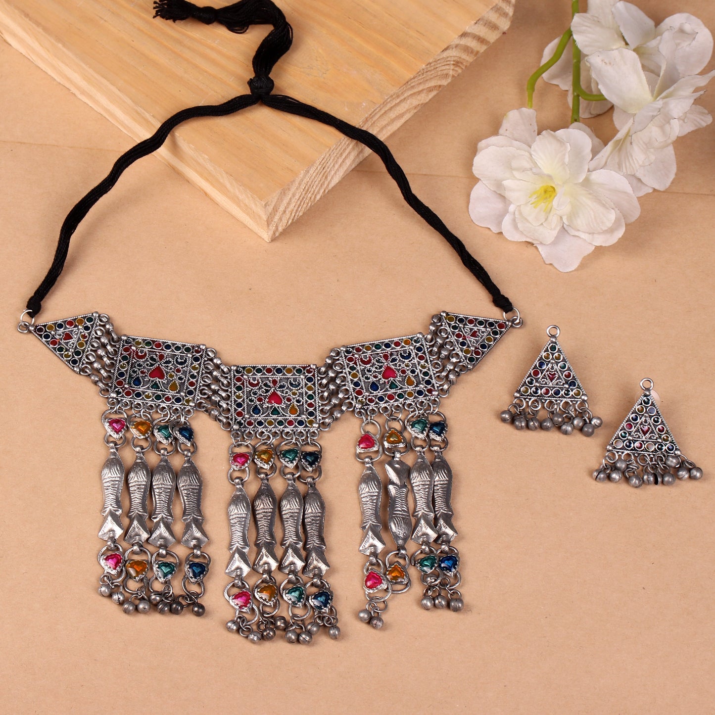 The Artosovar Choker Set