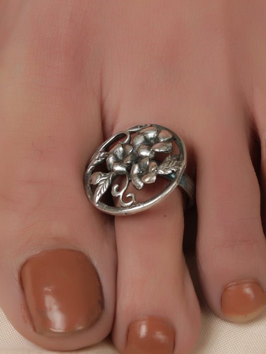 The Daffodils Brass Toe Ring