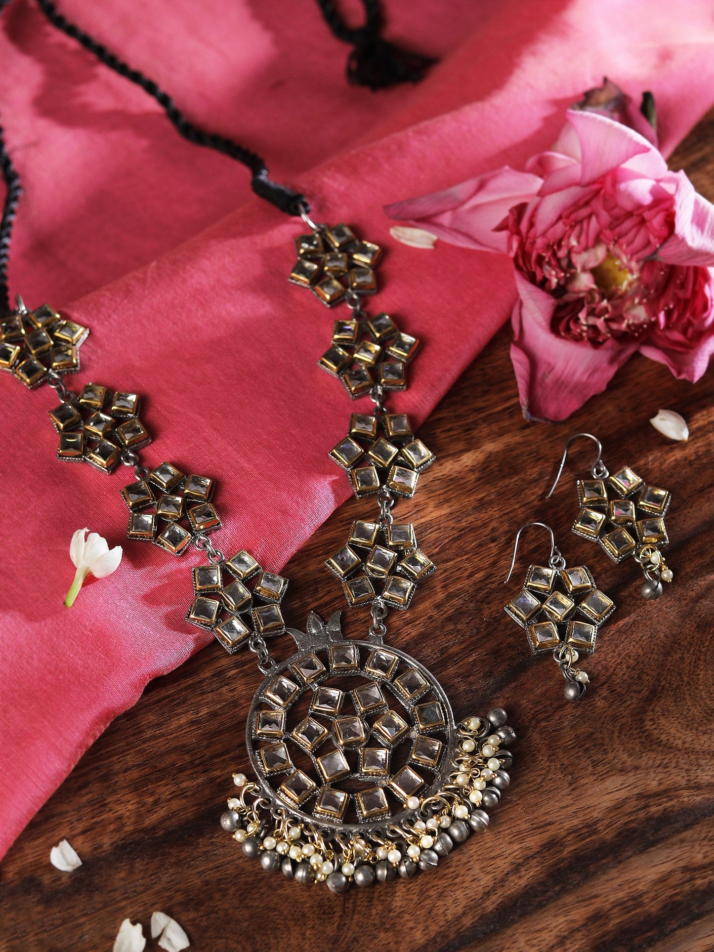 The Glassy Dice Kundan Necklace Set