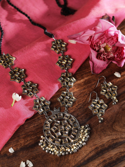 The Glassy Dice Kundan Necklace Set