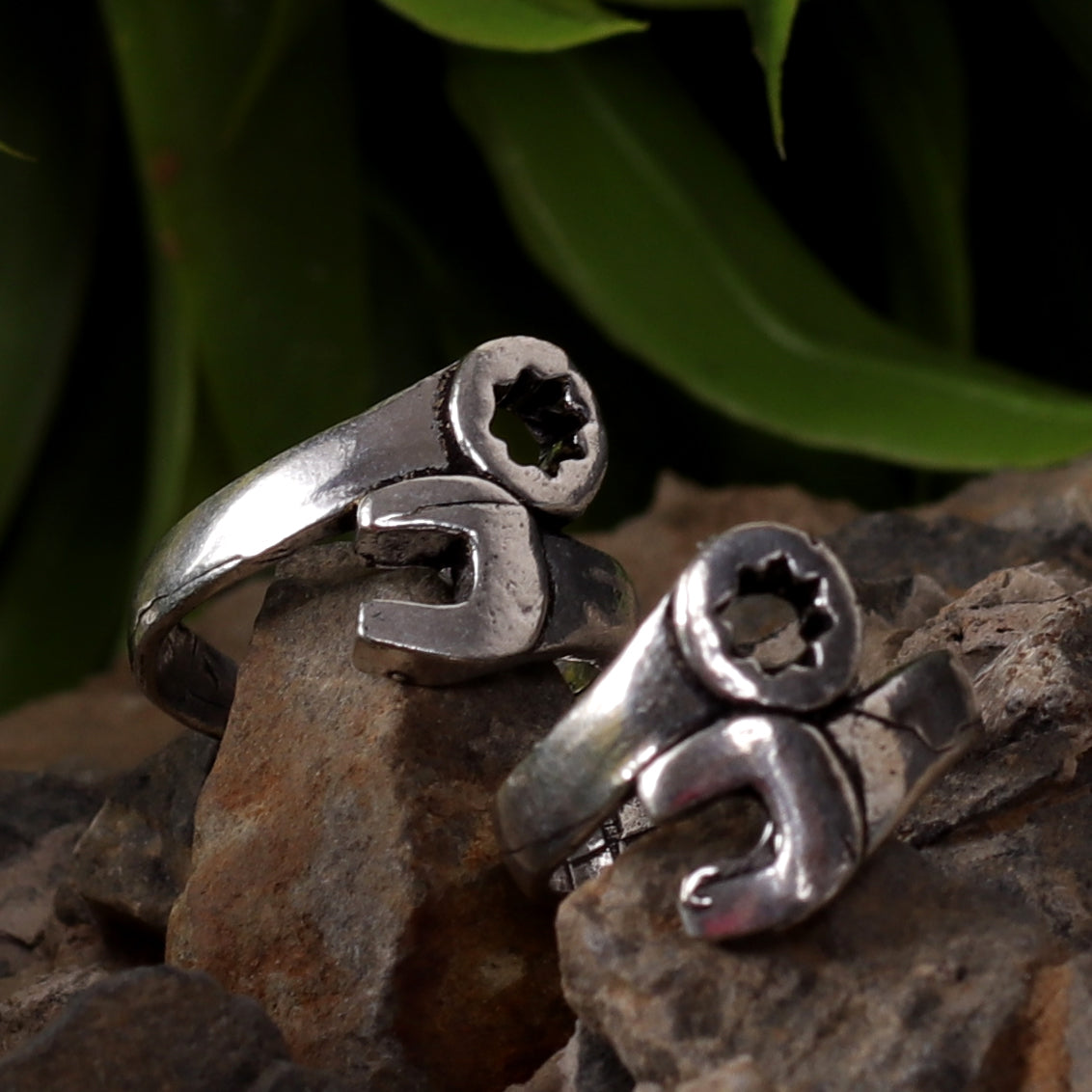 Star Magnate Brass Toe Rings (Set of 2)